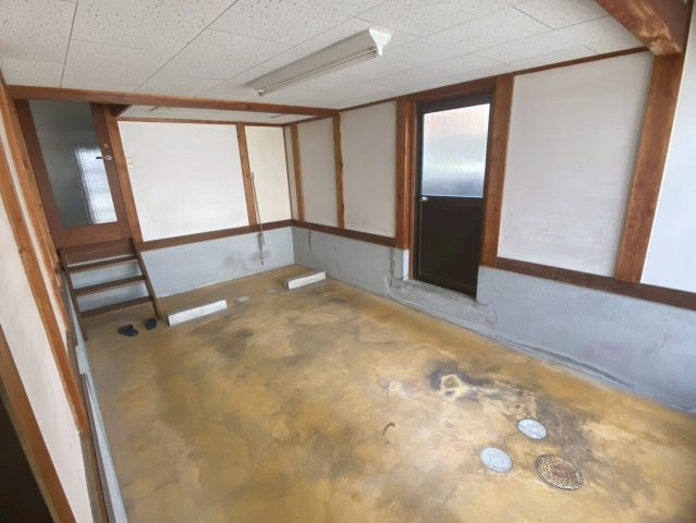 中古戸建　たつの市龍野町大手の駐車場|駐車場があるので、車を買う予定の方も安心です