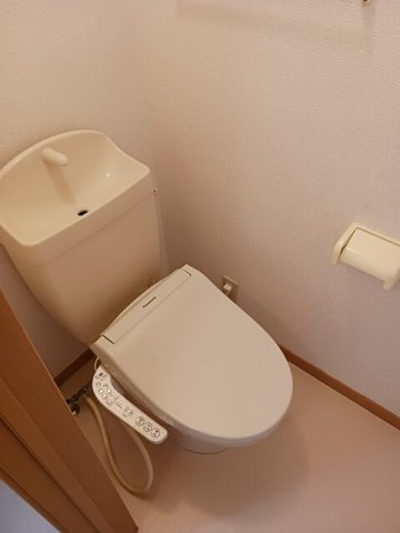 コンパクトで使いやすいトイレです