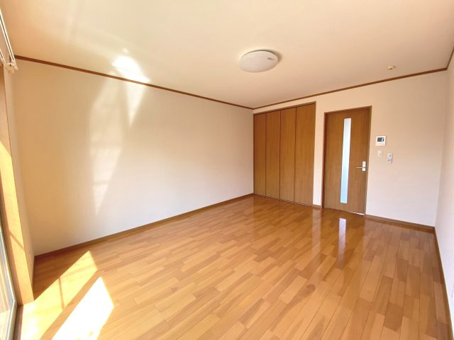 ラ・ルーチェの洋室