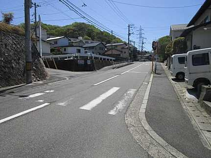 戸坂新町2丁目中古戸建の前面道路含む現地写真