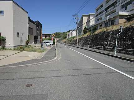 戸坂新町2丁目中古戸建の前面道路含む現地写真