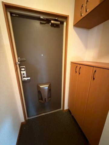 F.ロッシュの玄関