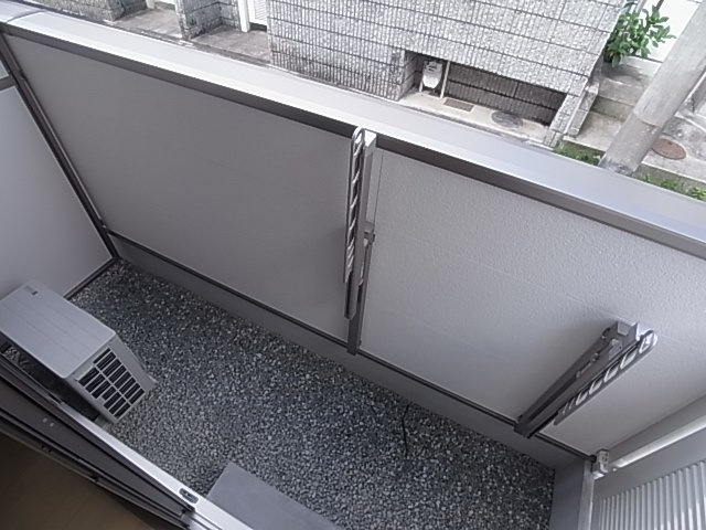 神戸市須磨区関守町２丁目のアパートのバルコニー