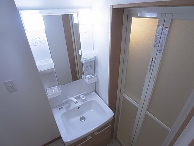 神戸市須磨区関守町２丁目のアパートの洗面所