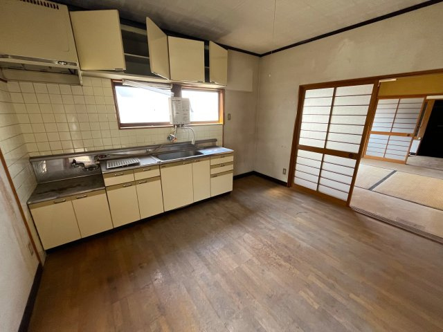 笠岡市中央町中古住宅、店舗の居間・リビング