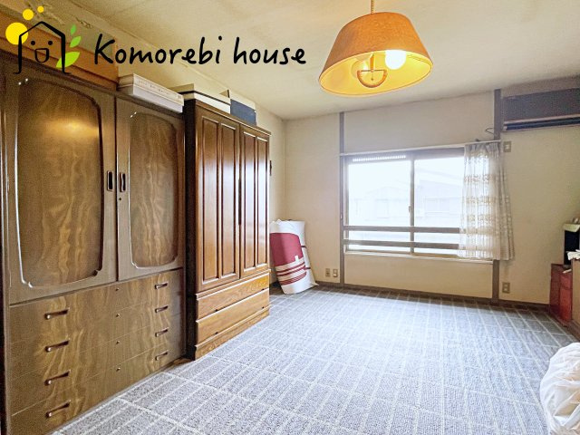 白岡市篠津1期　中古一戸建ての寝室|広くて明るい寝室