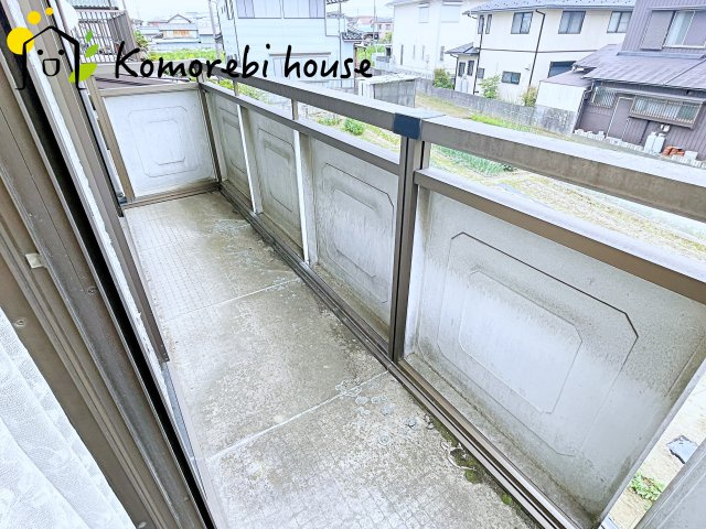 白岡市篠津1期　中古一戸建てのバルコニー|バルコニーからの眺めを楽しみながら食事をしませんか
