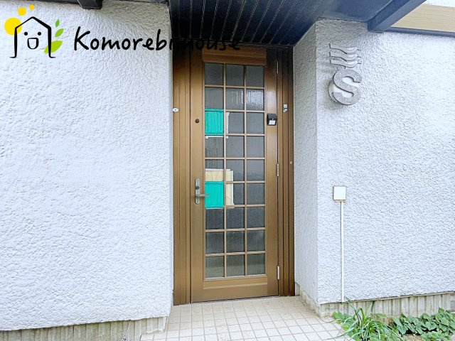 白岡市篠津1期　中古一戸建ての玄関|収納もある玄関です