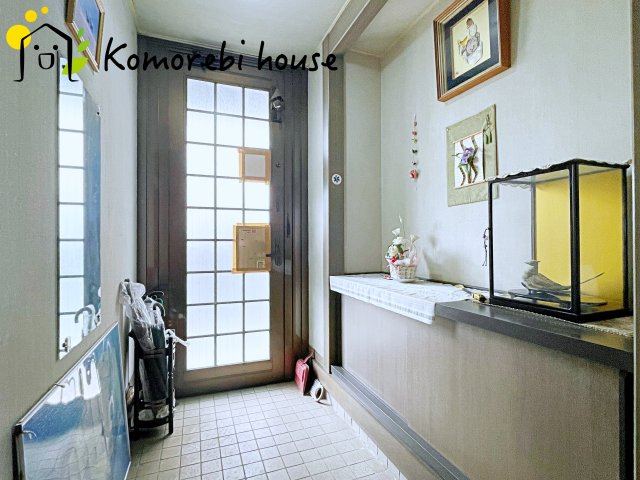 白岡市篠津1期　中古一戸建ての玄関|きれいな玄関です