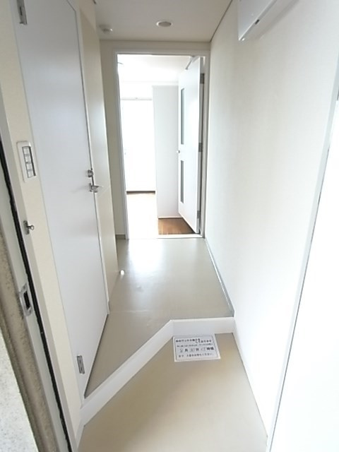 ホワイエ甲子園の玄関