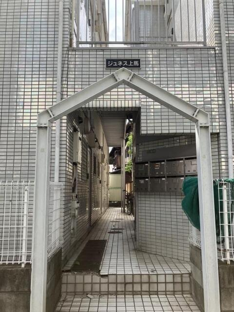 ジュネス上馬のエントランス