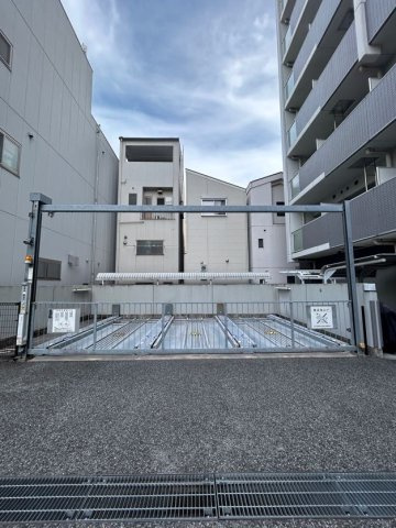アルファレガロ神戸WESTの駐車場