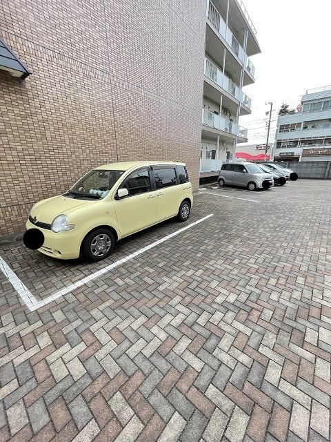 エスペランスモンドⅡの駐車場