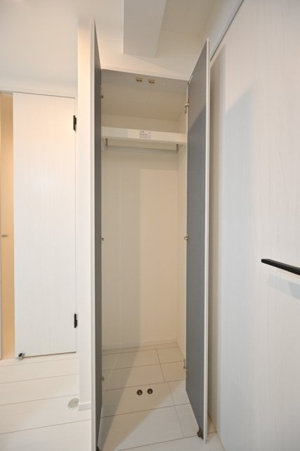 Ｔｈｅ　Ｒｅｓｉｄｅｎｃｅ　Ｎｉｈｏｎｂａｓｈｉの収納|クローゼット（LDK）