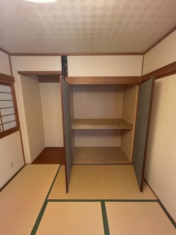 三条町テラスハウスの和室
