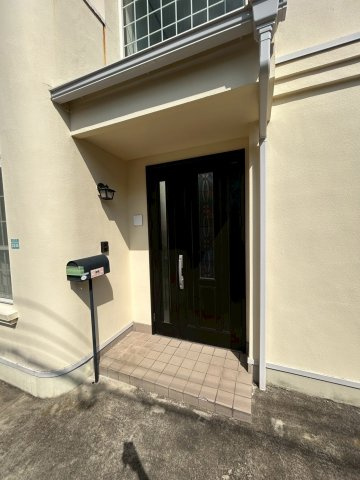 三条町テラスハウスのエントランス