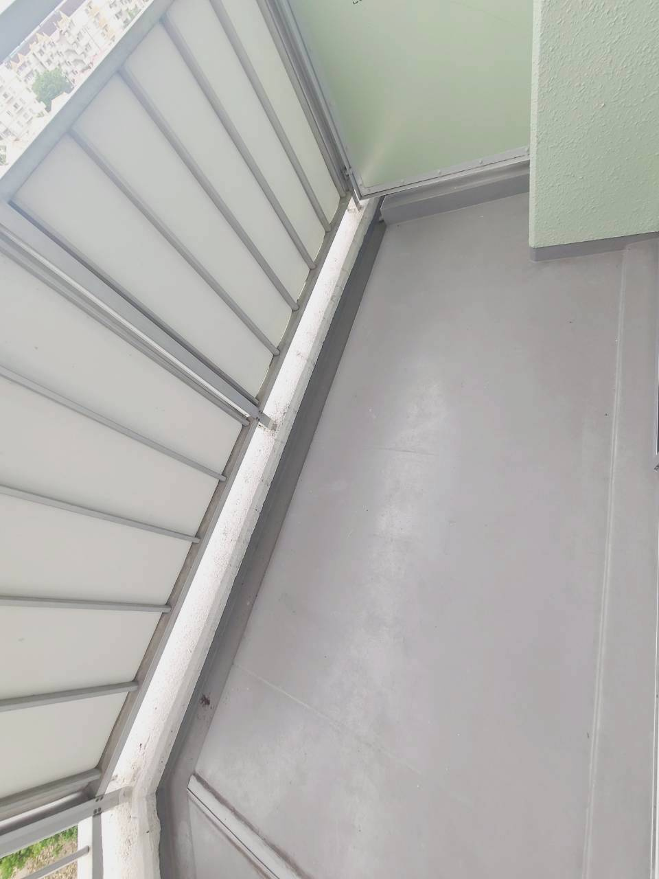 UR武庫川 8号棟のバルコニー