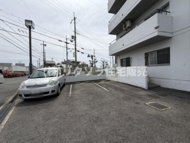 グリーンタウンくずは　C棟の駐車場|■物件内覧・資金計画相談・住宅ローン相談、リフォーム相談、お問合せ受付中■
※当日・翌日のご内覧、ご相談はお電話でのお問合せがスムーズです！