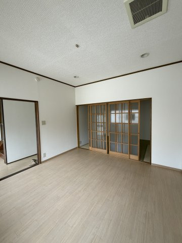 大同町５丁目貸家の洋室