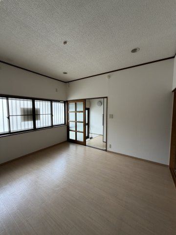 大同町５丁目貸家の洋室