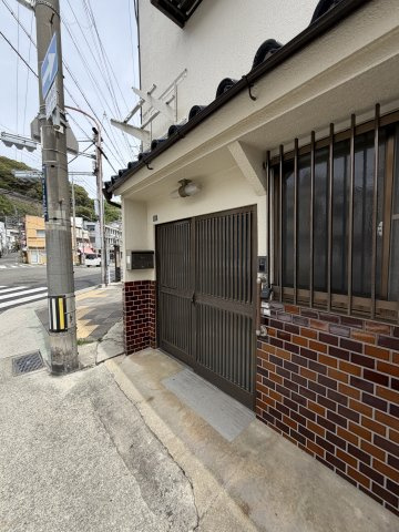 大同町５丁目貸家のエントランス