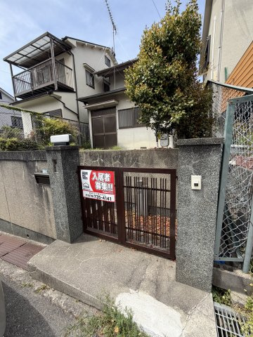 緑が丘１丁目貸家のエントランス