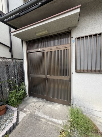 緑が丘１丁目貸家のエントランス
