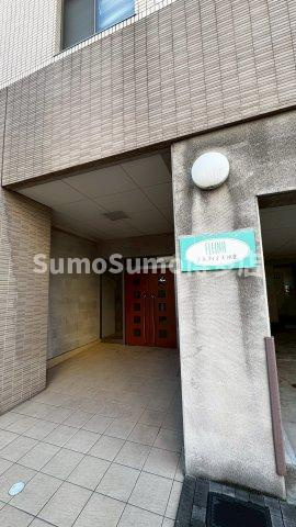 エルフィナ天神北 のエントランス|建物の内部です