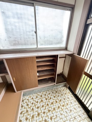 長尾町西山貸家の収納