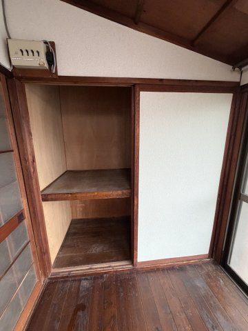長尾町西山貸家の収納
