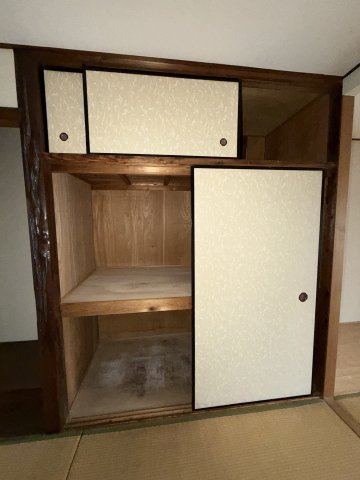 長尾町西山貸家の収納