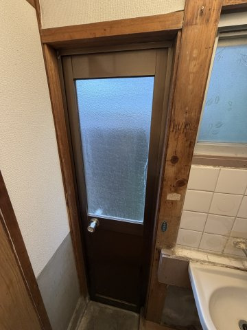 長尾町西山貸家の玄関