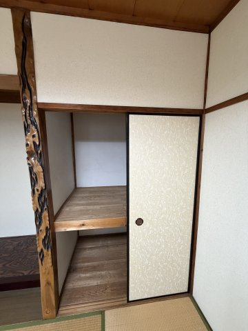 長尾町西山貸家の収納