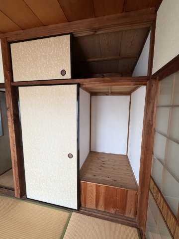 長尾町西山貸家の収納