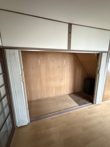 長尾町西山貸家の収納