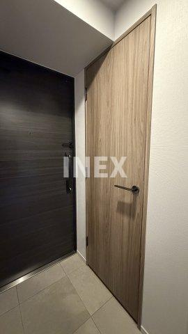 横浜市西区中央１丁目の賃貸マンションの玄関