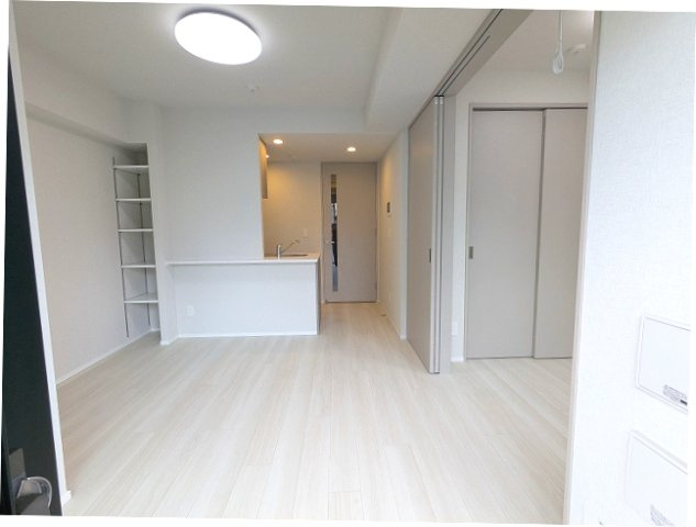 URBANEX上野の居間・リビング|インターネット無料
リビングにエアコン付、全室照明付
カウンターキッチン、便利な収納付きです
フロアで内装カラーホワイトとブラウンが選べます