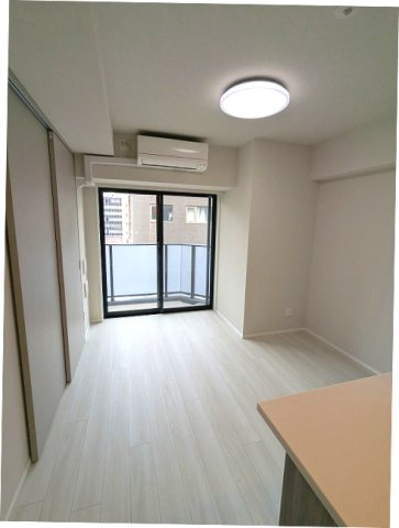 URBANEX上野の設備|インターネット無料
リビングにエアコン付、全室照明付
フロアで内装カラーホワイトとブラウンが選べます