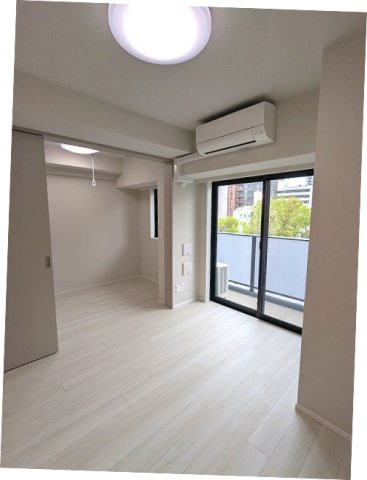 URBANEX上野の設備|インターネット無料
リビングにエアコン付、全室照明付
フロアで内装カラーホワイトとブラウンが選べます