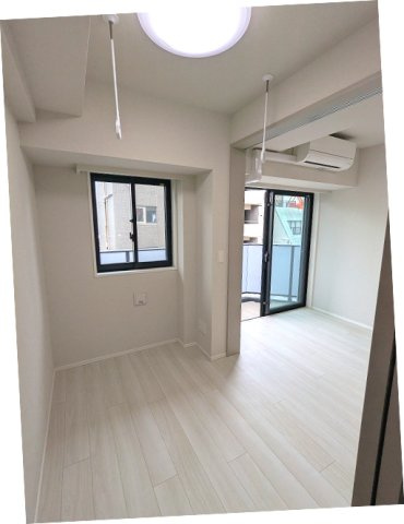 URBANEX上野の設備|インターネット無料
リビングにエアコン付、全室照明付
取り外し可能な室内物干し設備付
フロアで内装カラーホワイトとブラウンが選べます