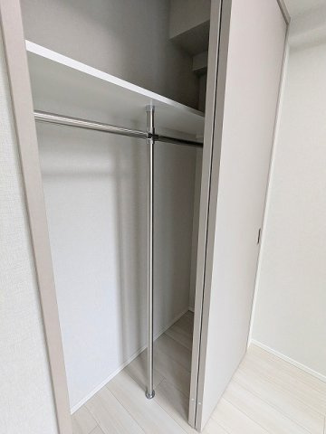URBANEX上野の設備|洋室のスライドドアのクローゼット
フロアで内装カラーホワイトとブラウンが選べます