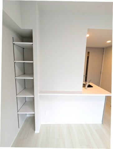 URBANEX上野の設備|インターネット無料
カウンターキッチン、便利な収納付きです
フロアで内装カラーホワイトとブラウンが選べます