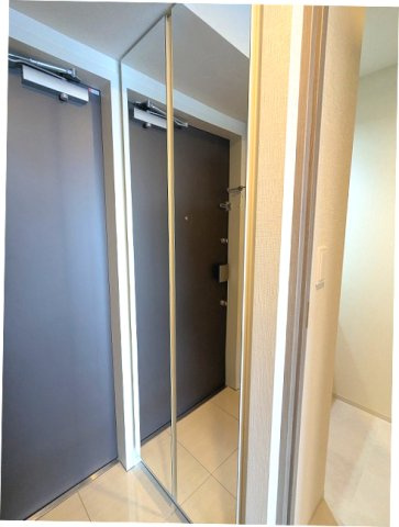 URBANEX上野の設備|玄関に姿見鏡付