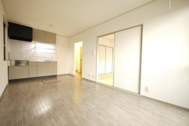 セジュール浜野B棟の居間・リビング|※写真は別の部屋のものです。