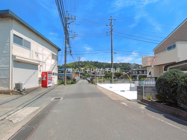 『八王子市新築戸建て』八王子市川口町496-3【仲介手数料無料】　７期の前面道路含む現地写真|～仲介手数料無料☆八王子ひなた不動産～八王子市川口町　新築戸建て