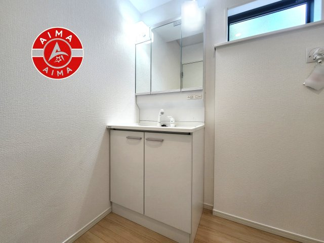 春日市紅葉ヶ丘西3丁目第9-1棟（1号棟）の独立洗面台|洗面所は小さなプライベートスペース。歯磨き、洗顔と毎日施す個人空間。