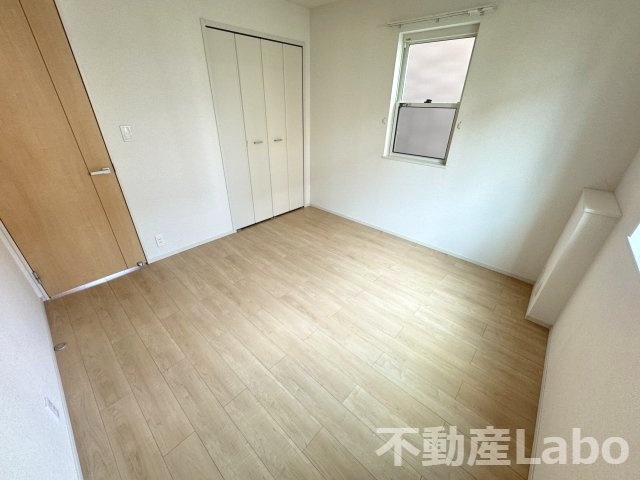 徳島市中島田町３丁目のアパートの洋室