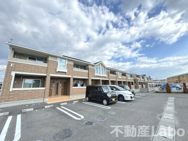 徳島市中島田町３丁目のアパートの駐車場
