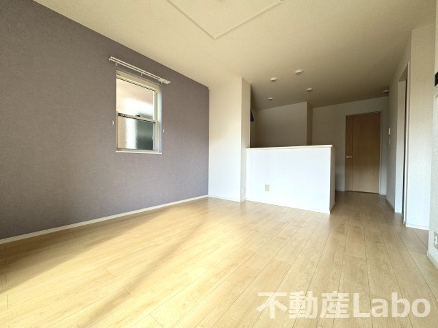 徳島市中島田町３丁目のアパートの居間・リビング
