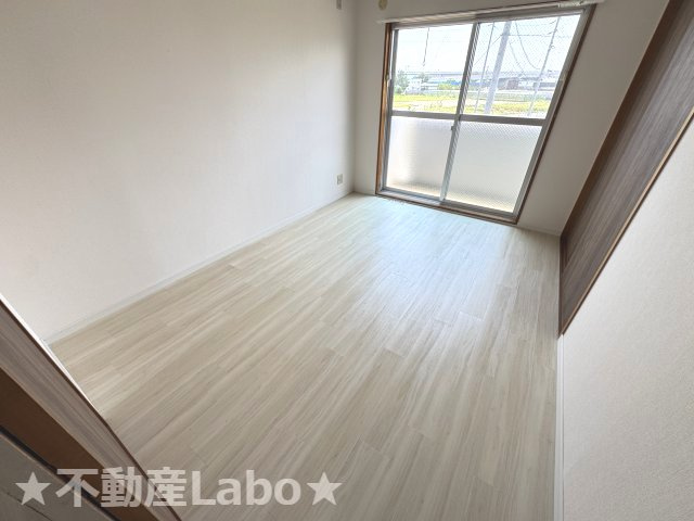 その木ハイツの洋室